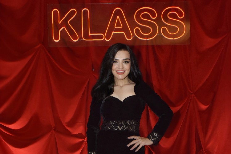Neslihan Batum: Zuhair Murad tasar�m�yla Klass Ödülleri'ne Damga Vurdu